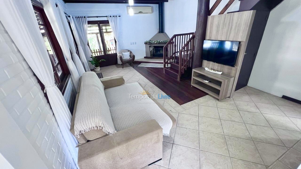 House for vacation rental in Palhoça (Guarda do Embaú)