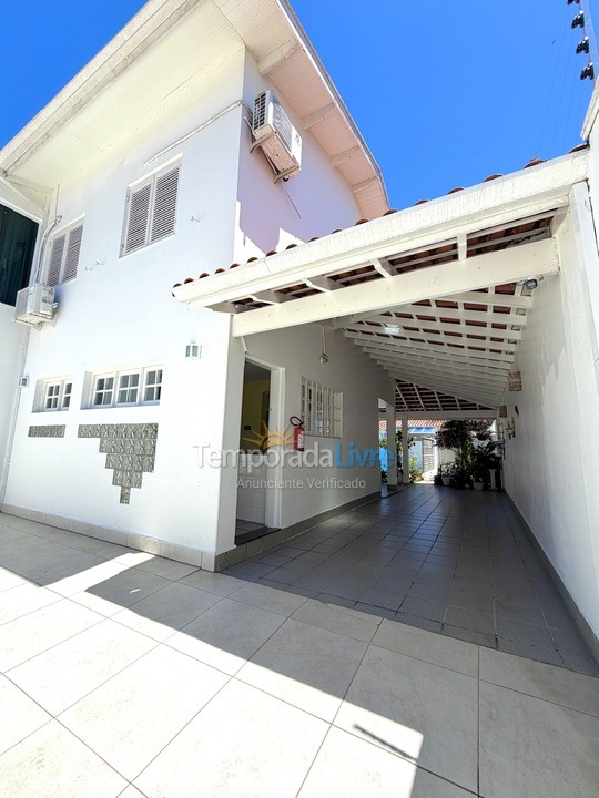 House for vacation rental in Ubatuba (Praia Grande)