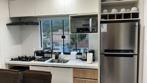 LINDO APARTAMENTO COM PISCINA EM BOMBAS