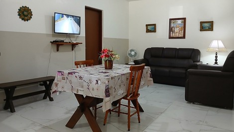 Refúgio para dois na Enseada: c/ar condicionado, Wi-Fi, a 80m do mar!