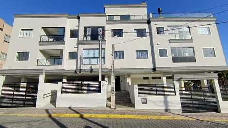LINDO APARTAMENTO COM PISCINA EM BOMBAS