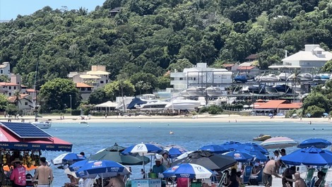 Vista dos mezaninos do jardim para o trapiche e para o yate clube