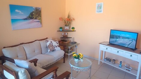 Sala de estar com smart tv (netflix-globoplay)