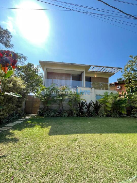 Casa para alquiler de vacaciones em São Sebastião (Praia da Baleia)