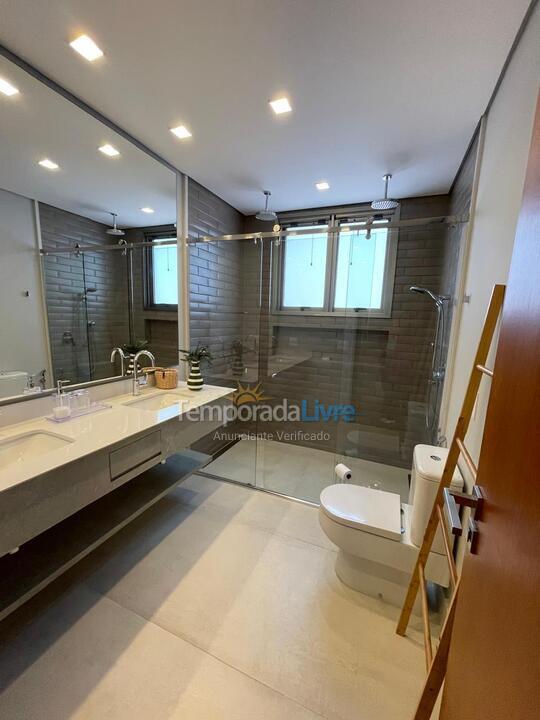 Casa para alquiler de vacaciones em São Sebastião (Praia da Baleia)