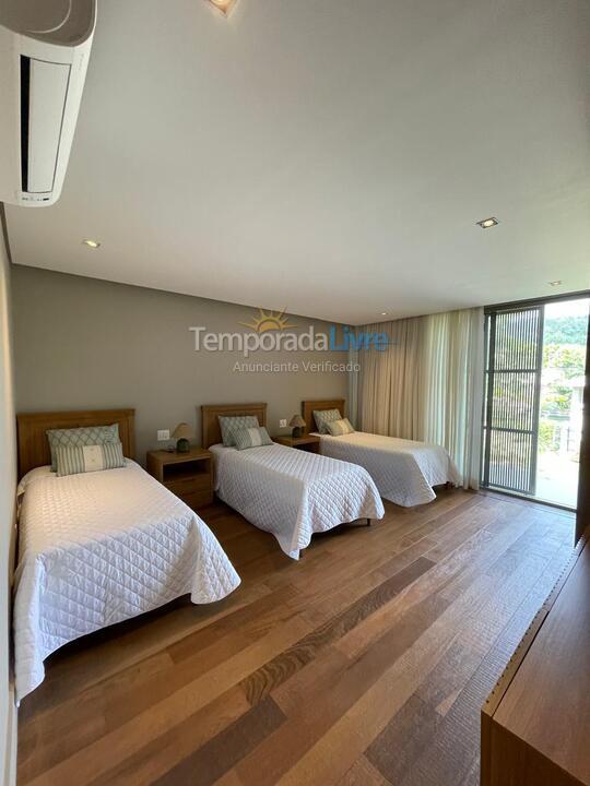 Casa para alquiler de vacaciones em São Sebastião (Praia da Baleia)