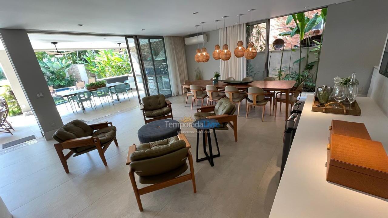 Casa para alquiler de vacaciones em São Sebastião (Praia da Baleia)