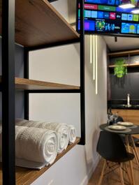 Quarto suite 02 com cozinha e ar condicionado