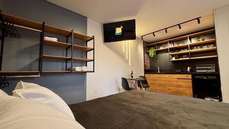 Quarto suite 02 com cozinha e ar condicionado