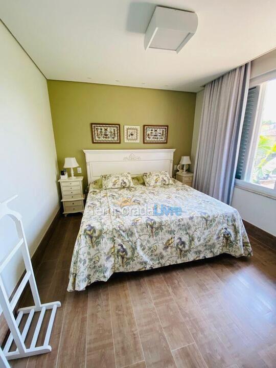 Casa para aluguel de temporada em São Sebastião (Praia da Baleia)