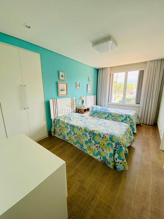 Casa para aluguel de temporada em São Sebastião (Praia da Baleia)