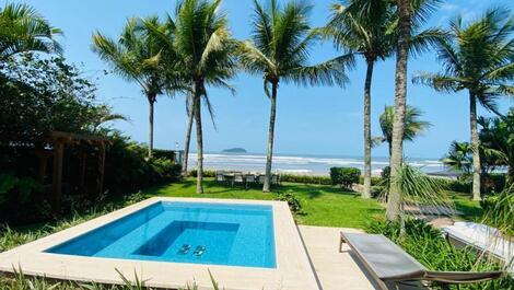 CASA FRENTE AO MAR NA PRAIA DA BALEIA