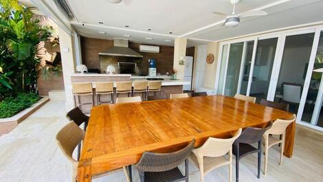 CASA FRENTE AO MAR NA PRAIA DA BALEIA