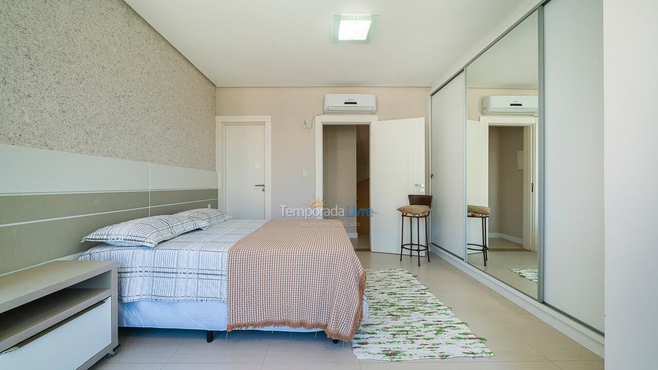 Apartment for vacation rental in Bombinhas (Canto Grande)