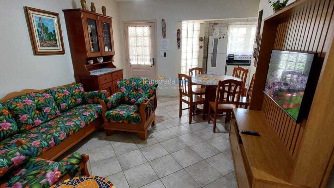 Casa para aluguel de temporada em Florianópolis (Jurere Tradicional)