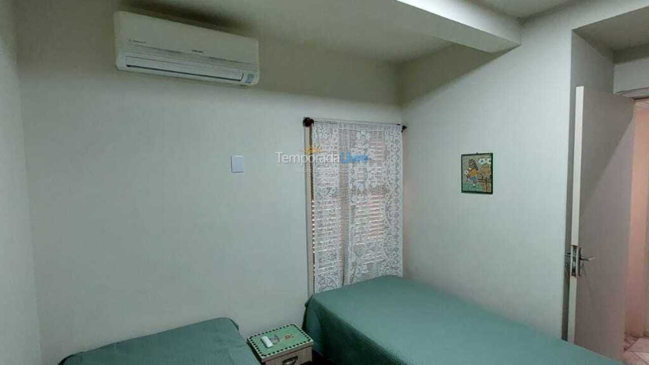 Casa para aluguel de temporada em Florianópolis (Jurere Tradicional)