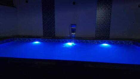 Luz de led na piscina 