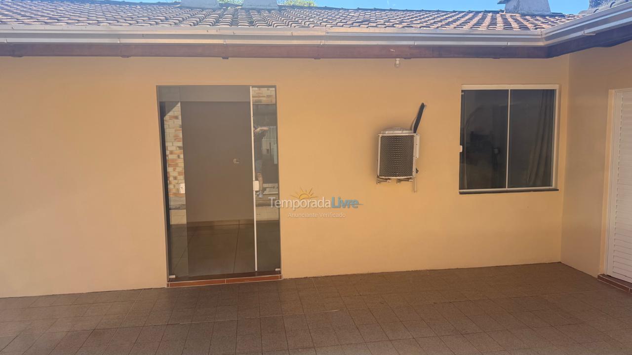 Casa para aluguel de temporada em Guaratuba (Barra do Saí)