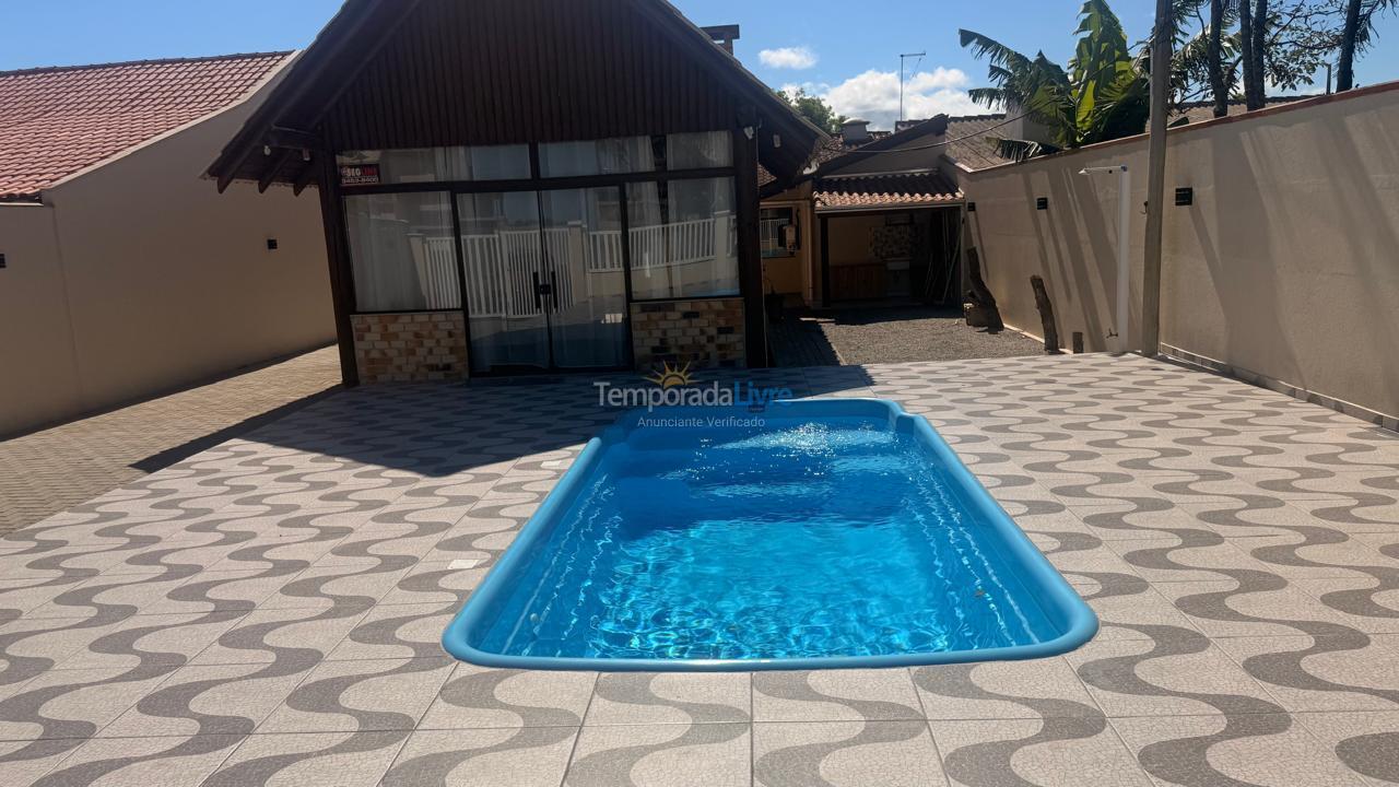 Casa para aluguel de temporada em Guaratuba (Barra do Saí)