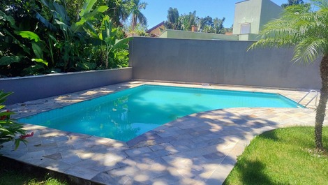 House in Riviera de São Lourenço with 5 bedrooms.