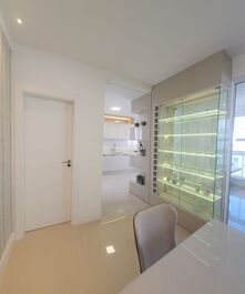 3 Suites Up to 8 people Top Floor Apartment From R$900 per day 70 meters from the sea