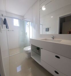 3 Suites Up to 8 people Top Floor Apartment From R$900 per day 70 meters from the sea