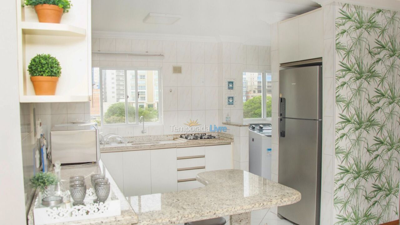 Apartamento para aluguel de temporada em Itapema (Meia Praia)