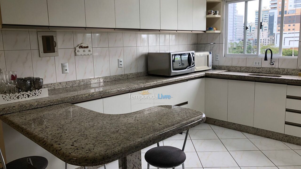 Apartamento para aluguel de temporada em Itapema (Meia Praia)