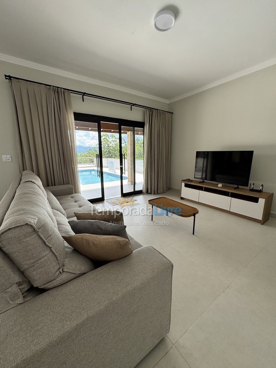 Granja para alquiler de vacaciones em Arujá (Bairro do Retiro)