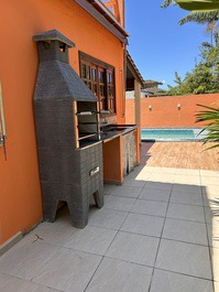 Churrasqueira com toldo retractil