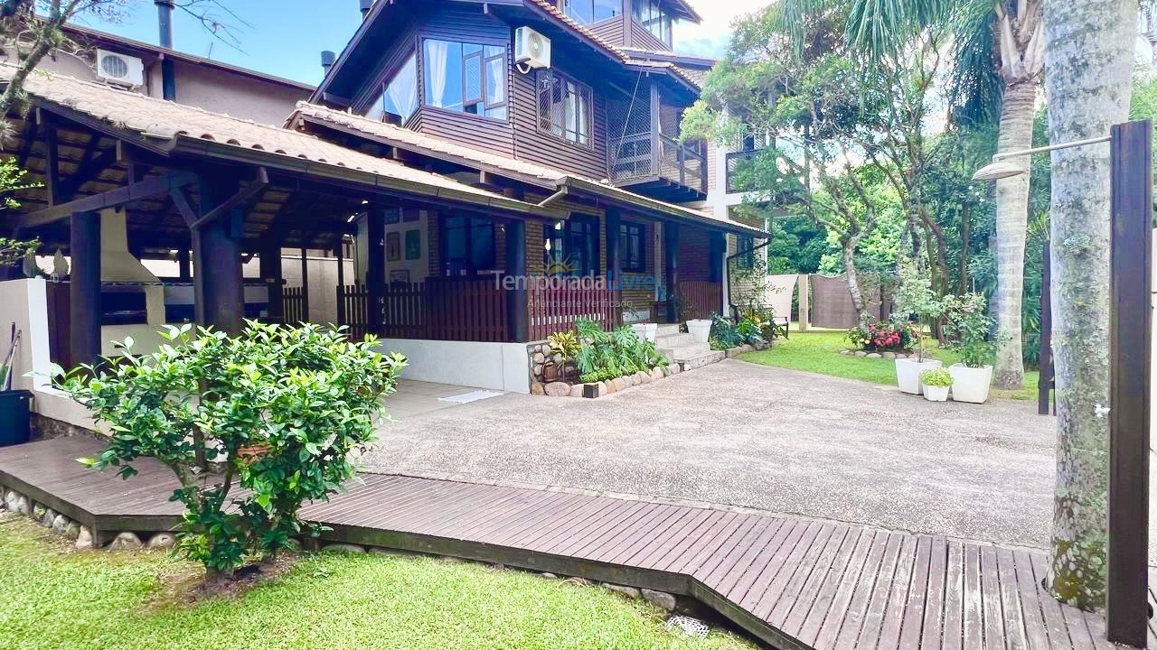 Casa para alquiler de vacaciones em Palhoça (Guarda do Embaú)