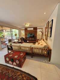 Casa Disponível para Locação NA PRAIA DA BALEIA.