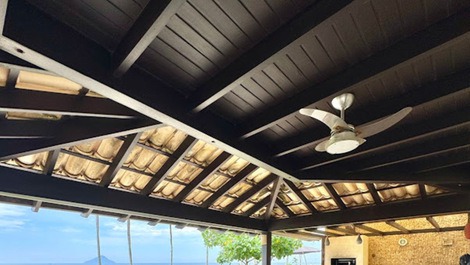 Beachfront House in Juquehy - Gated Community