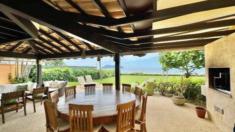 Beachfront House in Juquehy - Gated Community