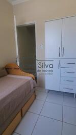 Quarto 1 com sofa-cama e armário