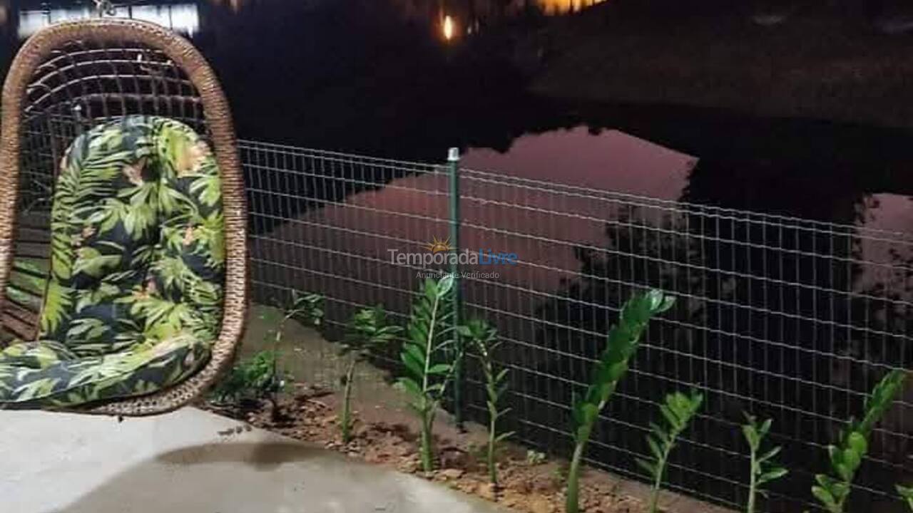 Chácara / sítio para aluguel de temporada em Rio dos Cedros (Alto Palmeiras Rio Bonito)