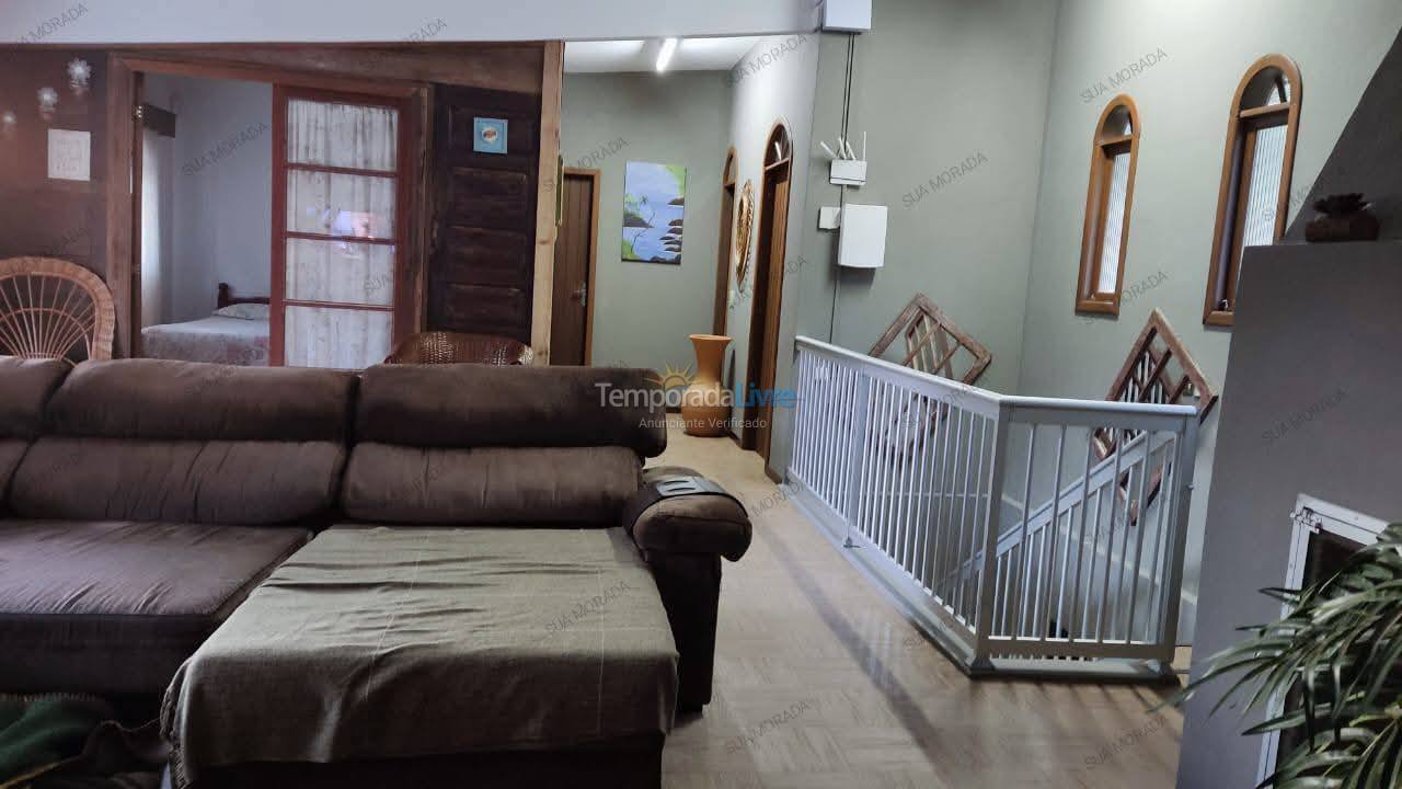 Chácara / sítio para aluguel de temporada em Rio dos Cedros (Alto Palmeiras Rio Bonito)