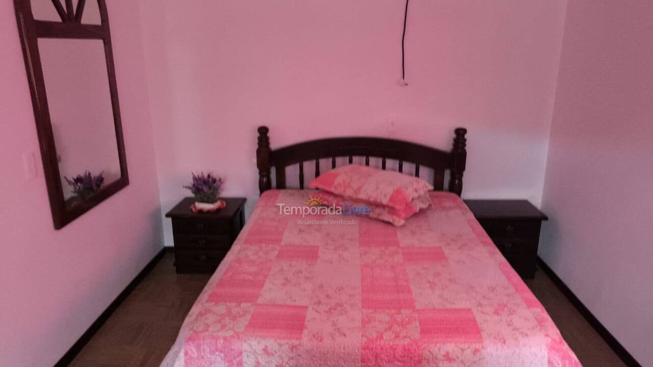 Chácara / sítio para aluguel de temporada em Rio dos Cedros (Alto Palmeiras Rio Bonito)