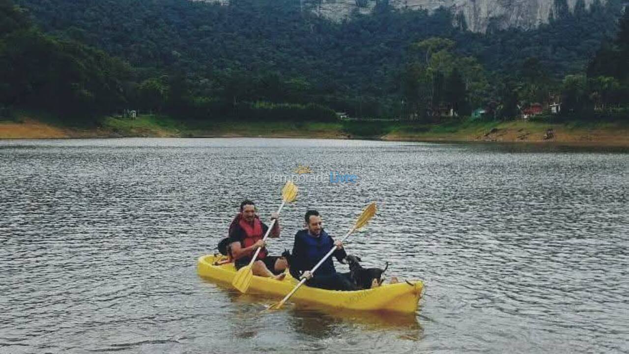 Chácara / sítio para aluguel de temporada em Rio dos Cedros (Alto Palmeiras Rio Bonito)