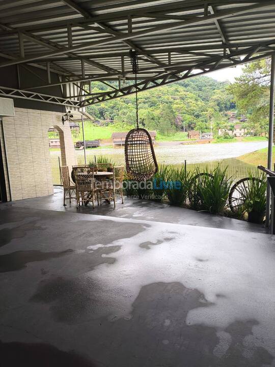 Chácara / sítio para aluguel de temporada em Rio dos Cedros (Alto Palmeiras Rio Bonito)