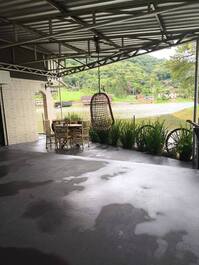 Abana Paraíso do Lago — Sofisticação e Charme à Beira Lago