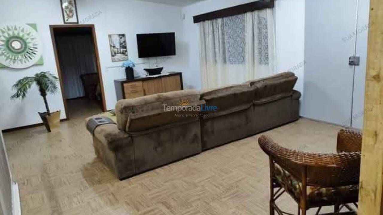 Chácara / sítio para aluguel de temporada em Rio dos Cedros (Alto Palmeiras Rio Bonito)