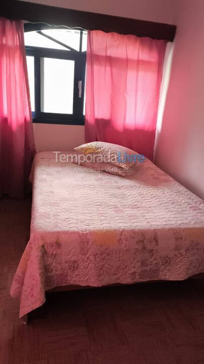 Chácara / sítio para aluguel de temporada em Rio dos Cedros (Alto Palmeiras Rio Bonito)