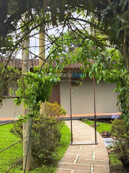 Chácara / sítio para aluguel de temporada em Rio dos Cedros (Alto Palmeiras Rio Bonito)