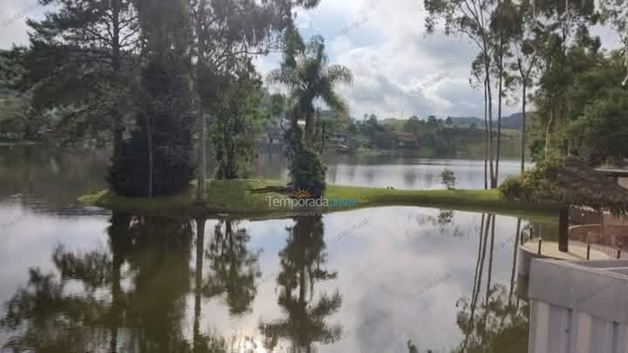 Chácara / sítio para aluguel de temporada em Rio dos Cedros (Alto Palmeiras Rio Bonito)