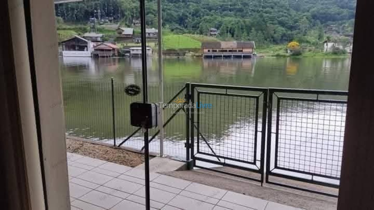 Chácara / sítio para aluguel de temporada em Rio dos Cedros (Alto Palmeiras Rio Bonito)