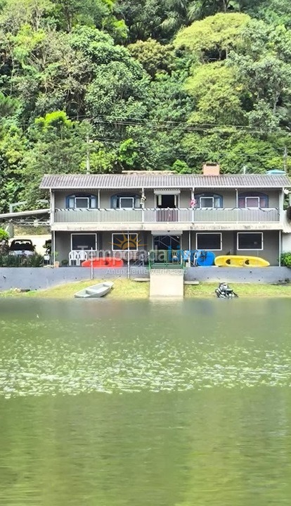 Chácara / sítio para aluguel de temporada em Rio dos Cedros (Alto Palmeiras Rio Bonito)