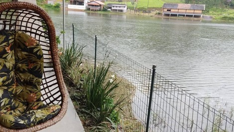 Abana Paraíso do Lago — Sofisticação e Charme à Beira Lago