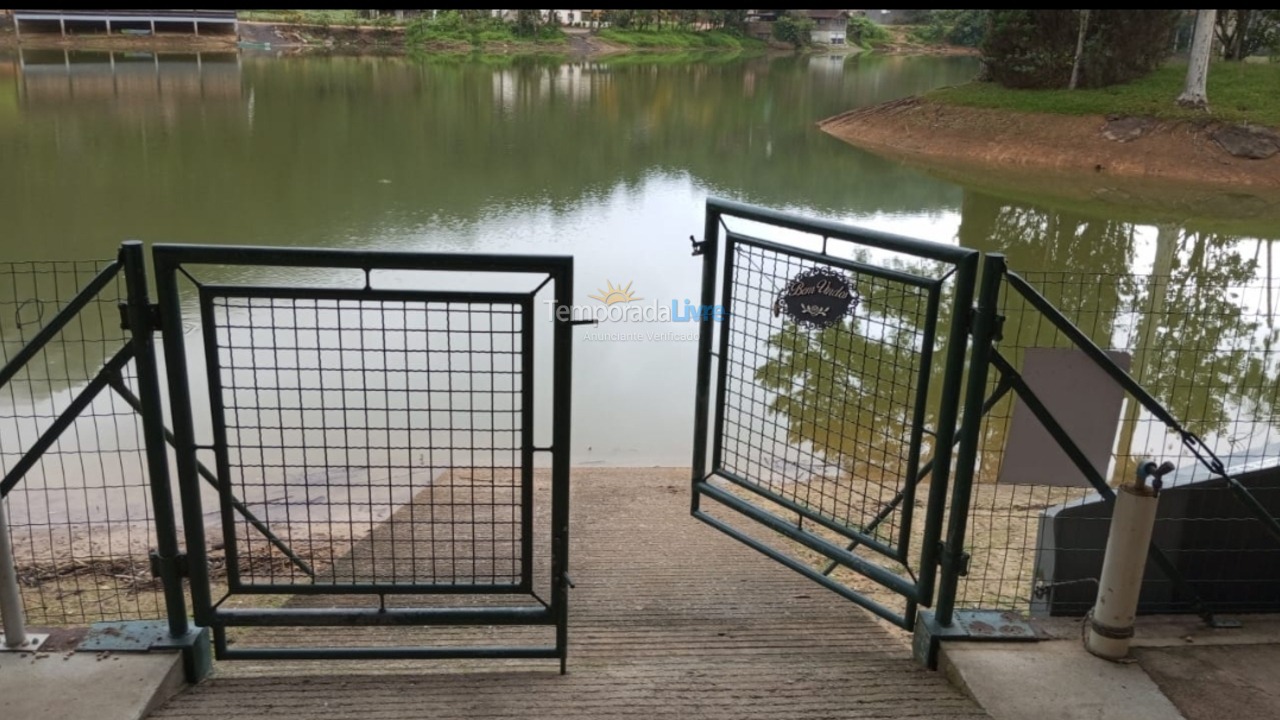 Chácara / sítio para aluguel de temporada em Rio dos Cedros (Alto Palmeiras Rio Bonito)