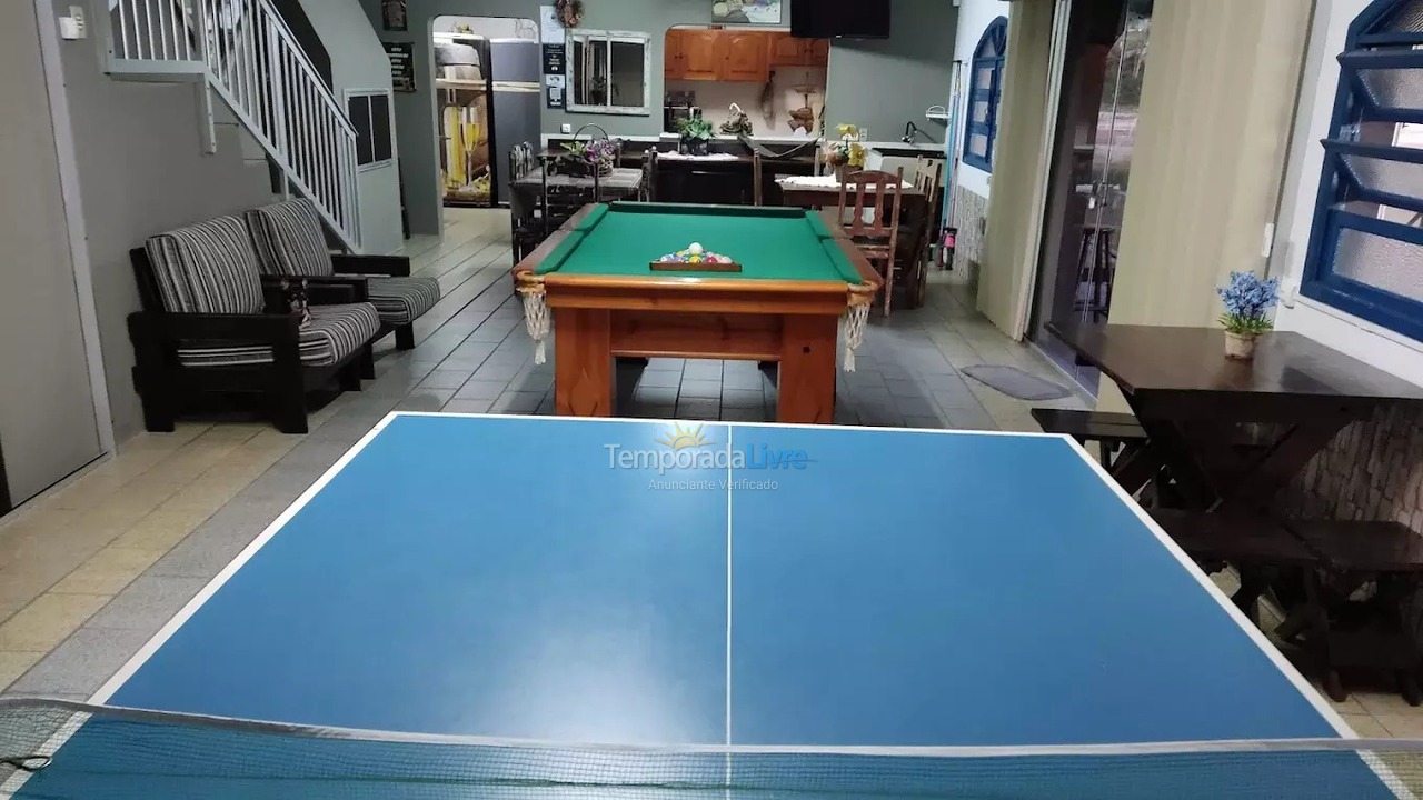 Chácara / sítio para aluguel de temporada em Rio dos Cedros (Alto Palmeiras Rio Bonito)